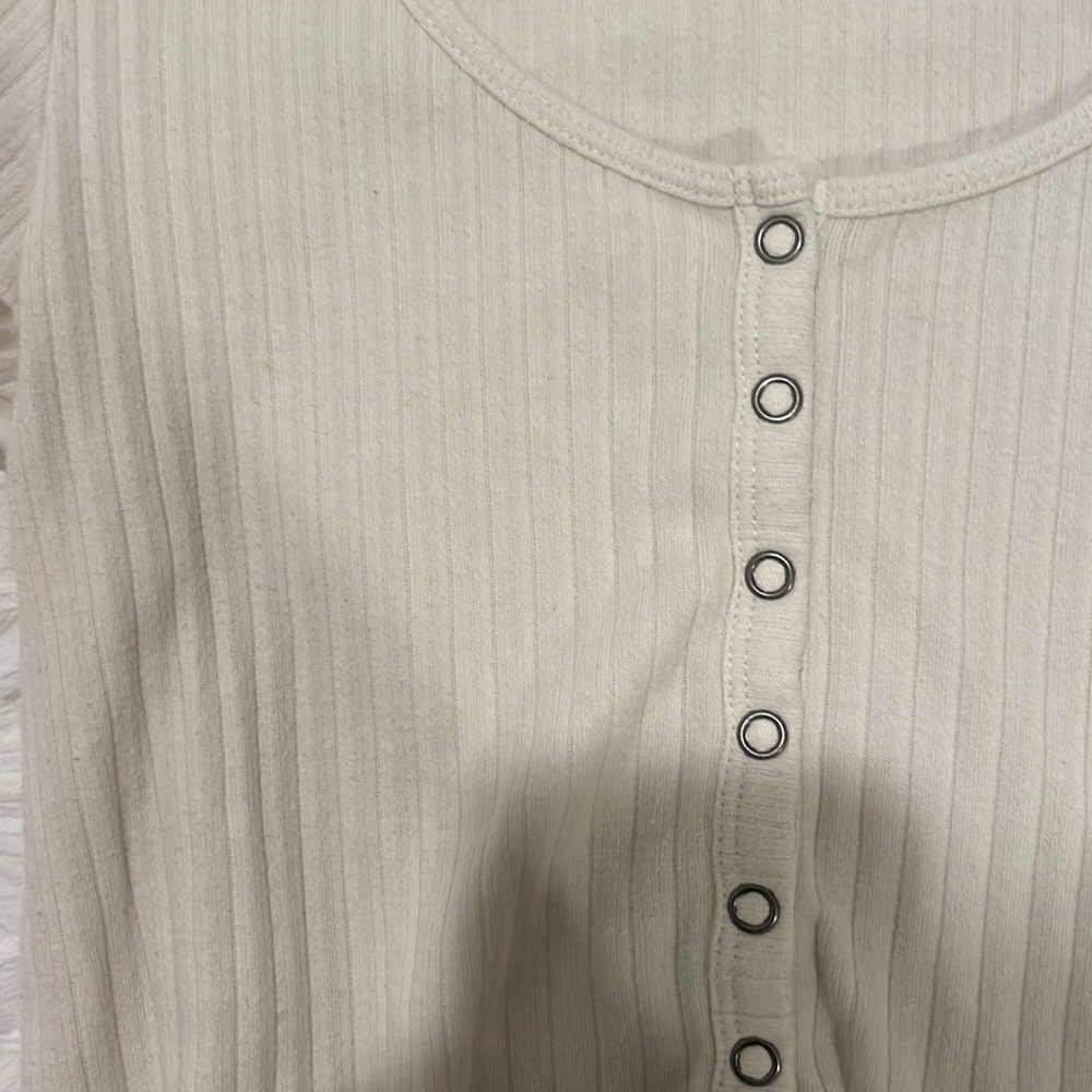 White tee - Picture 2 of 4